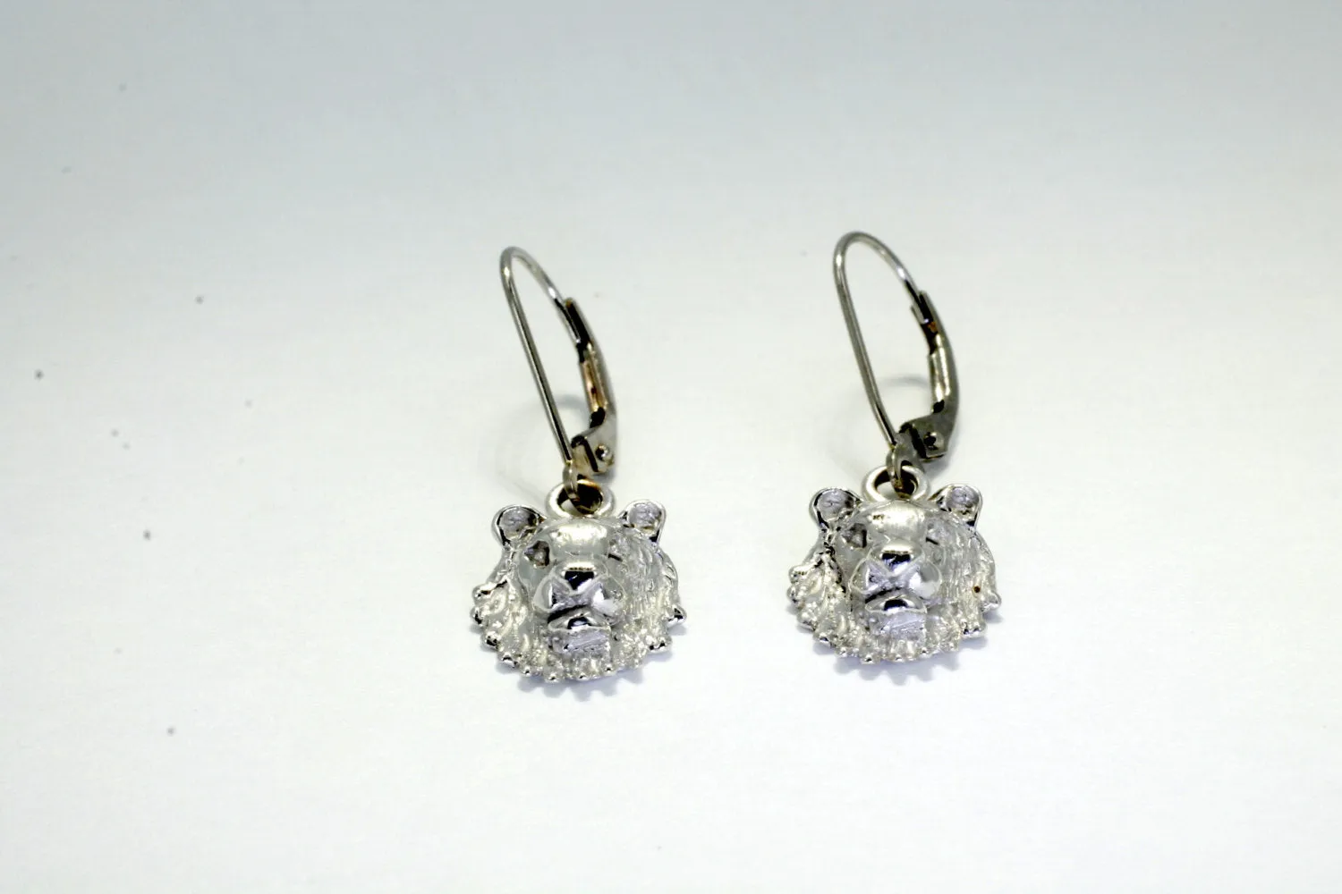 14kt White Gold Lion Heads Dangle Earrings Facing Forward