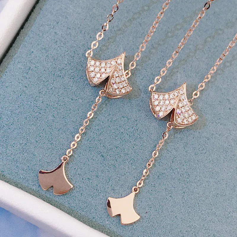 18K Gold 0.09ct Natural Diamond Fashion Exquisite Necklace