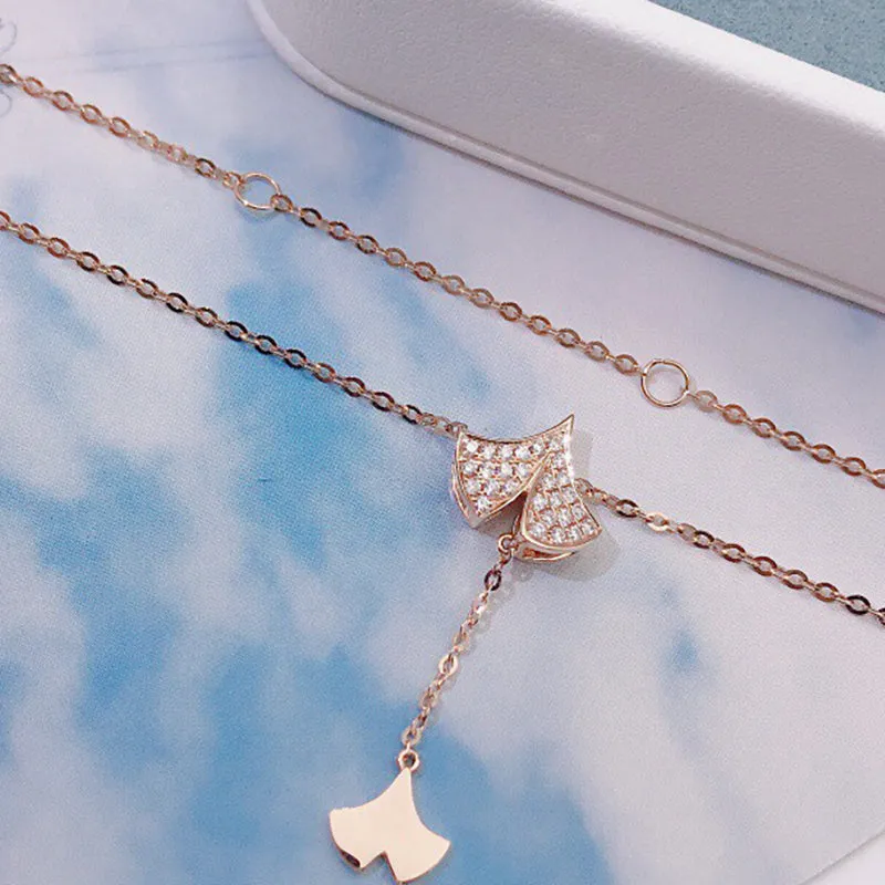 18K Gold 0.09ct Natural Diamond Fashion Exquisite Necklace
