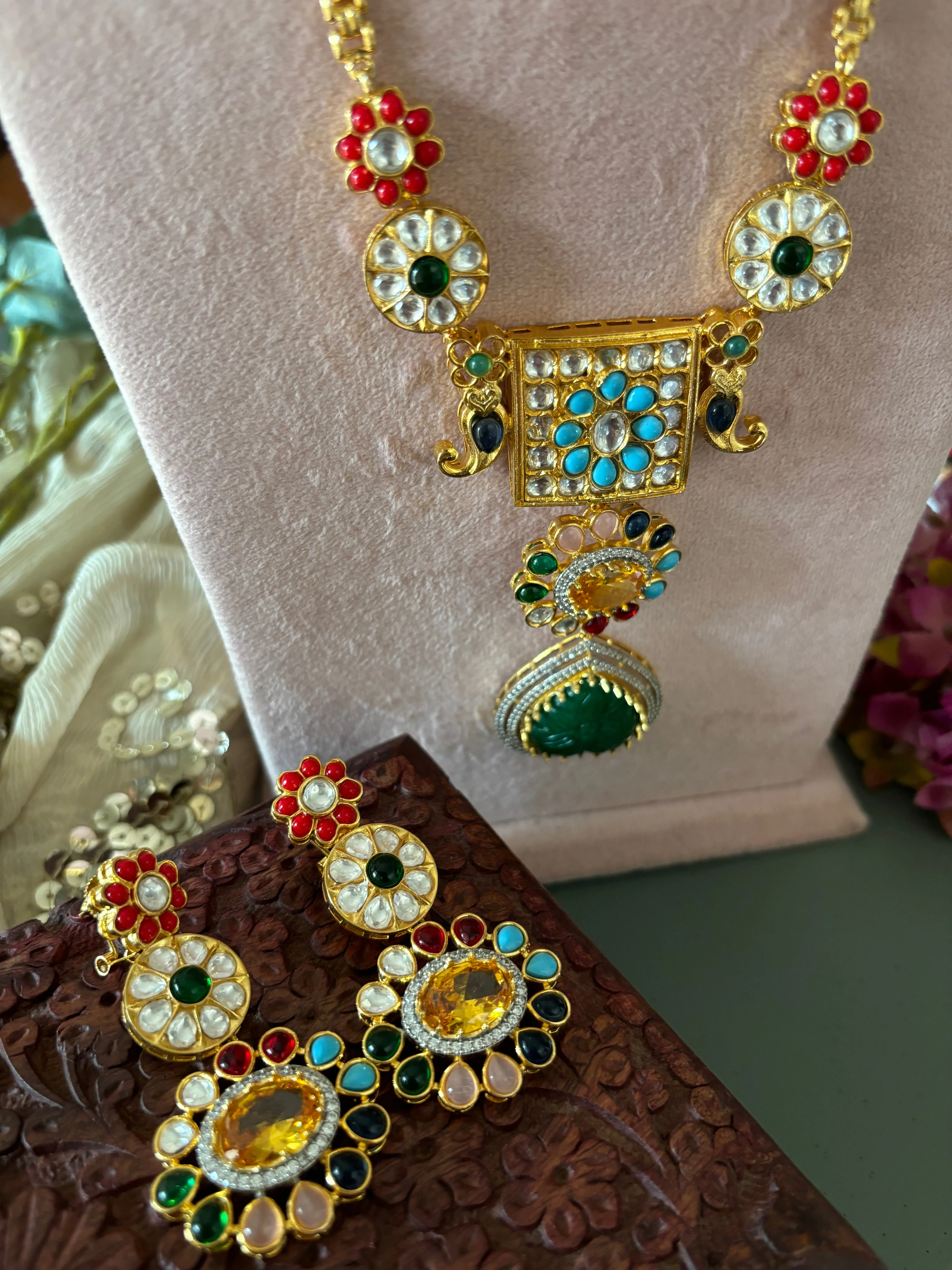 Exquisite Amrapali Fusion Pendant Necklace - Elevate Your Elegance