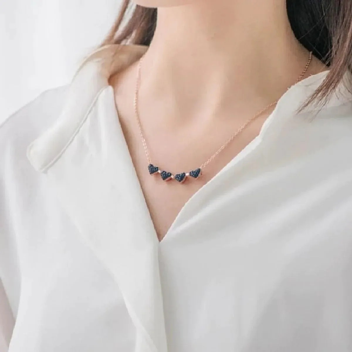 Exquisite Clover Pendant Chain Black and Red Stainless Steel Necklace with Cubic Zirconia Magnet Closure for Women