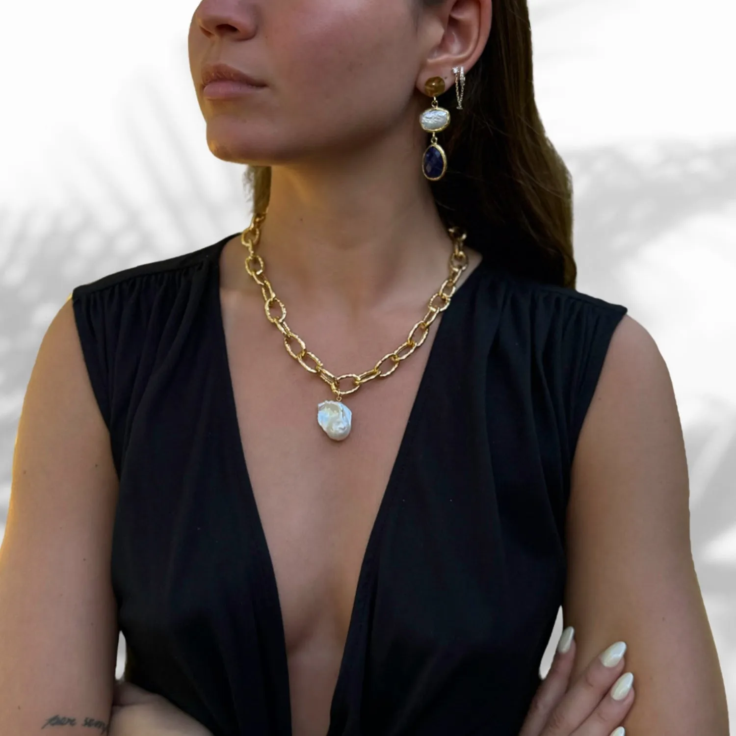Majestic Pearl Stone Pendant Gold Link Chain Necklace