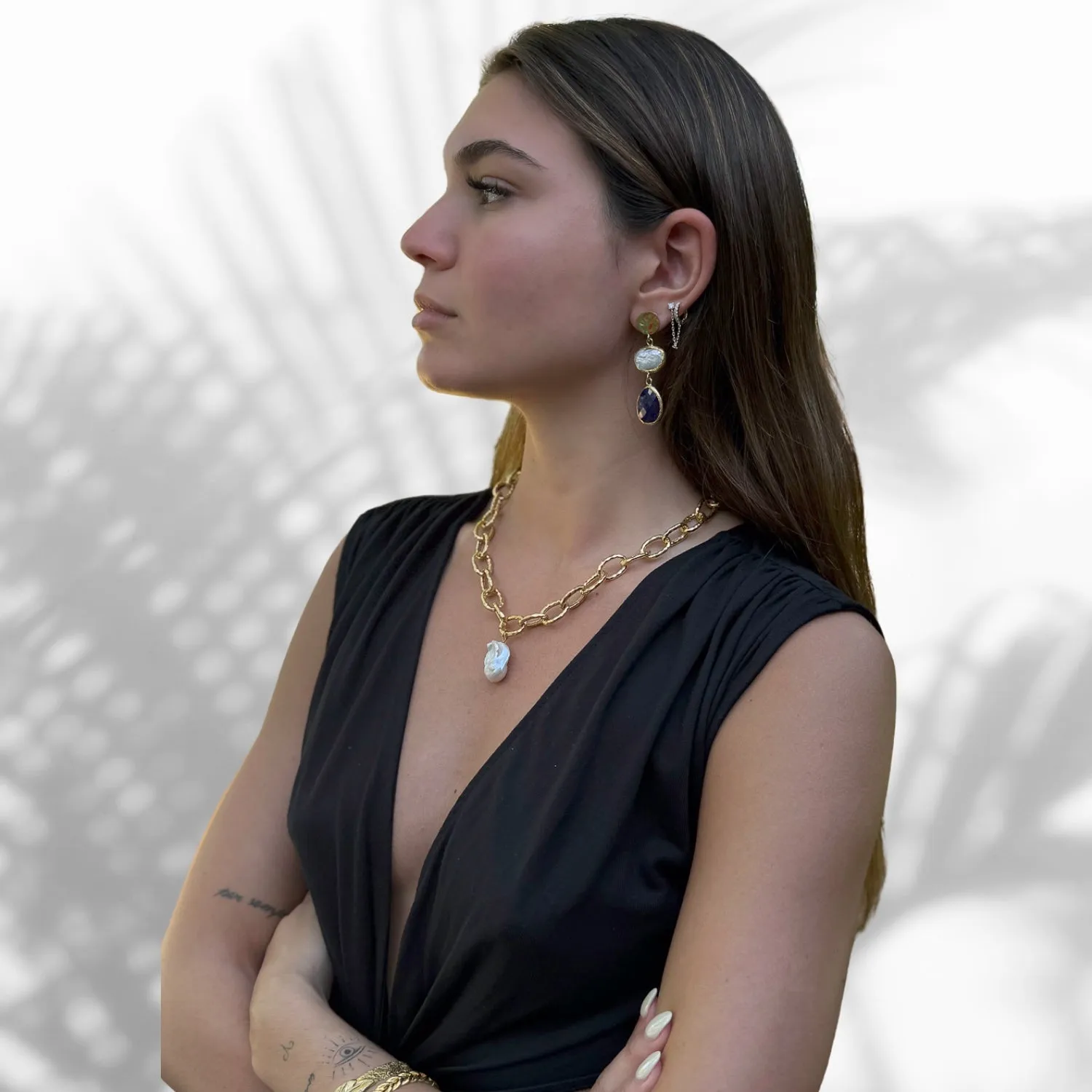 Majestic Pearl Stone Pendant Gold Link Chain Necklace