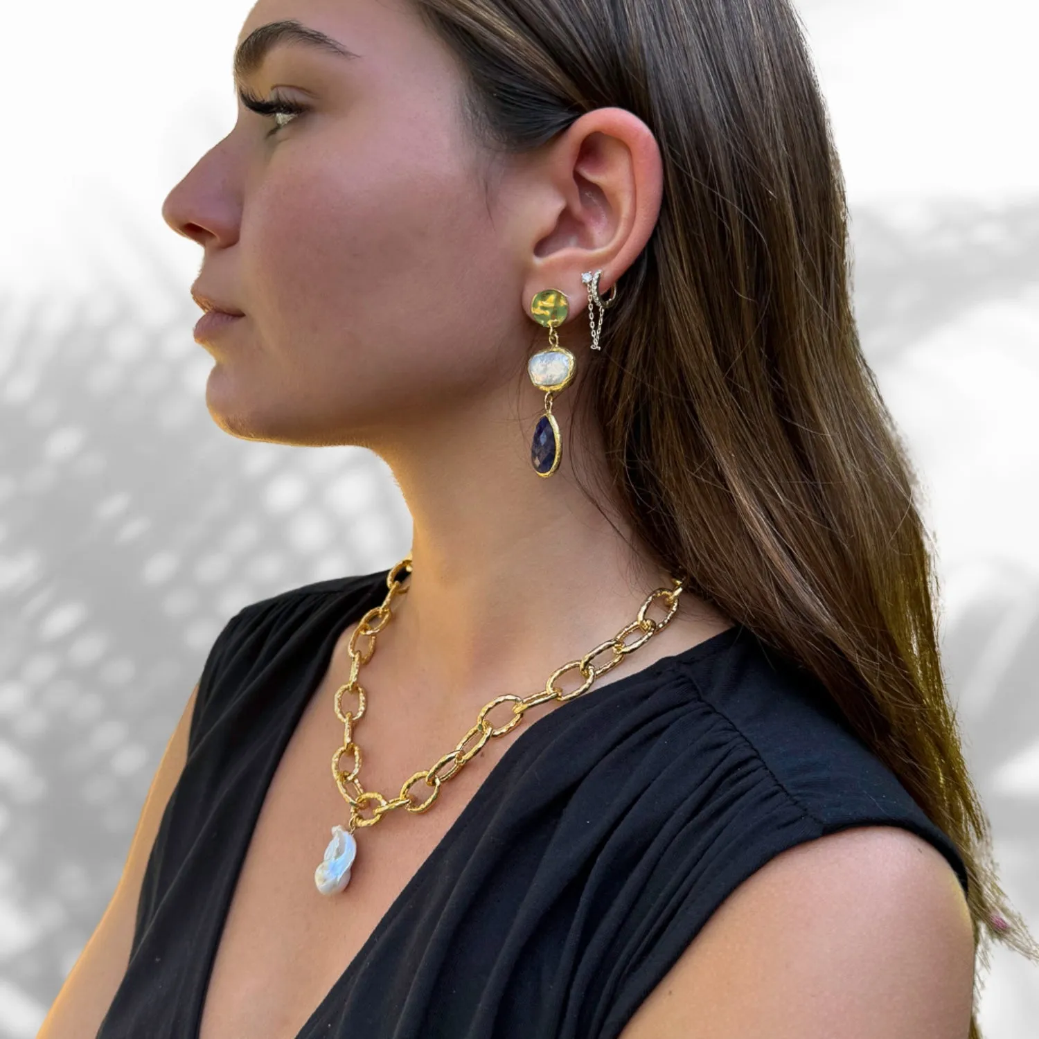 Majestic Pearl Stone Pendant Gold Link Chain Necklace