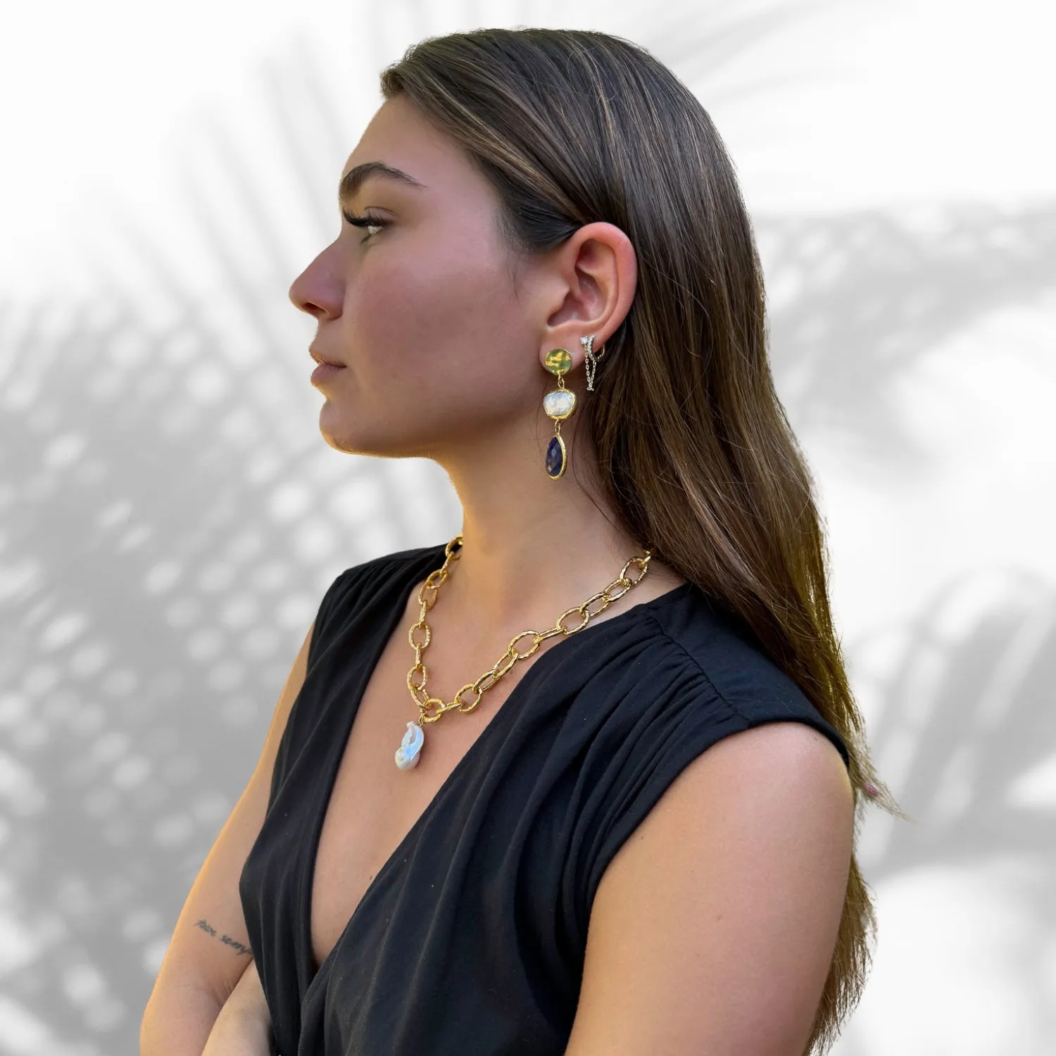 Majestic Pearl Stone Pendant Gold Link Chain Necklace