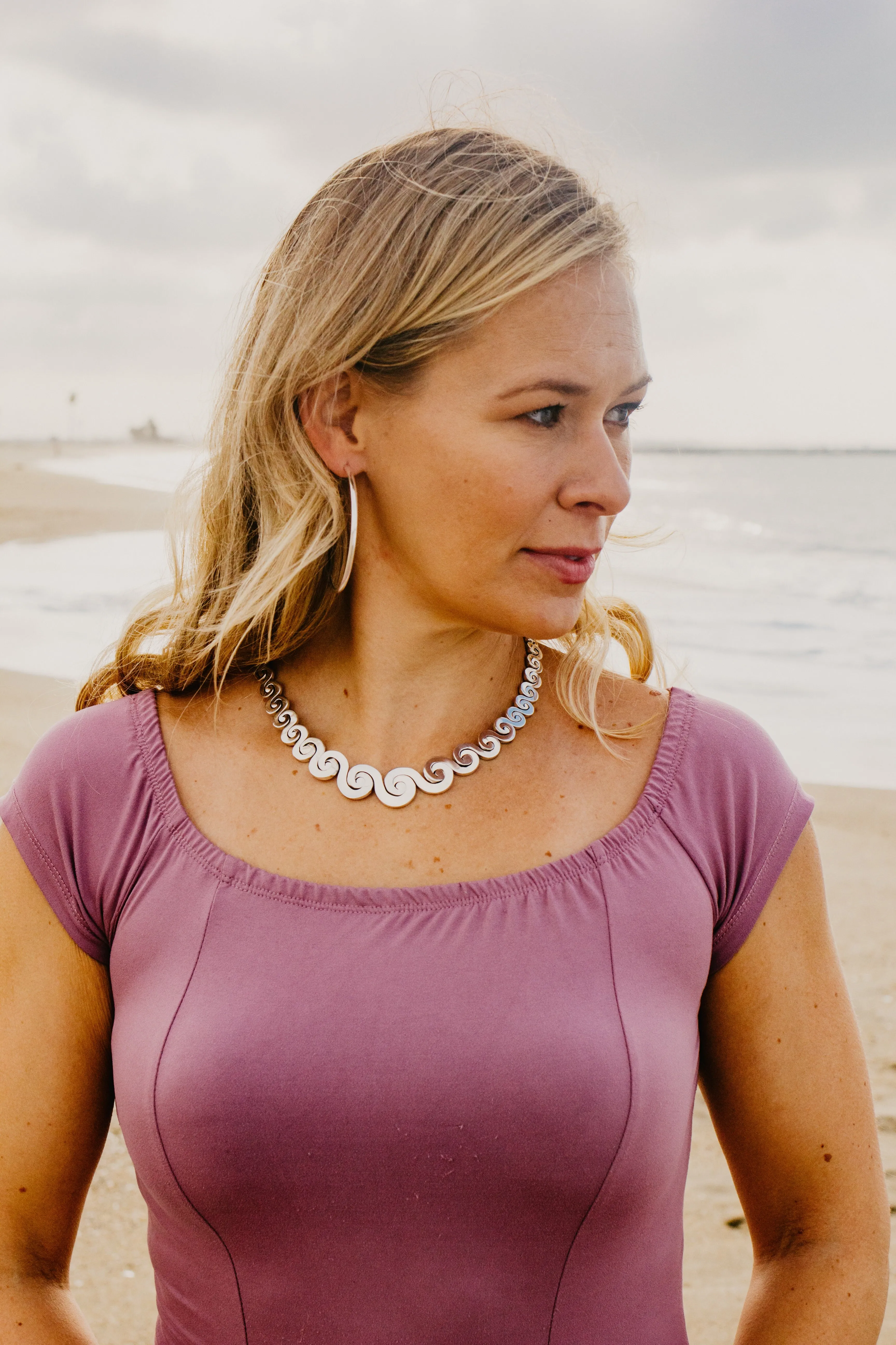 NY 114 GRADUATED WAVE NECKLACE