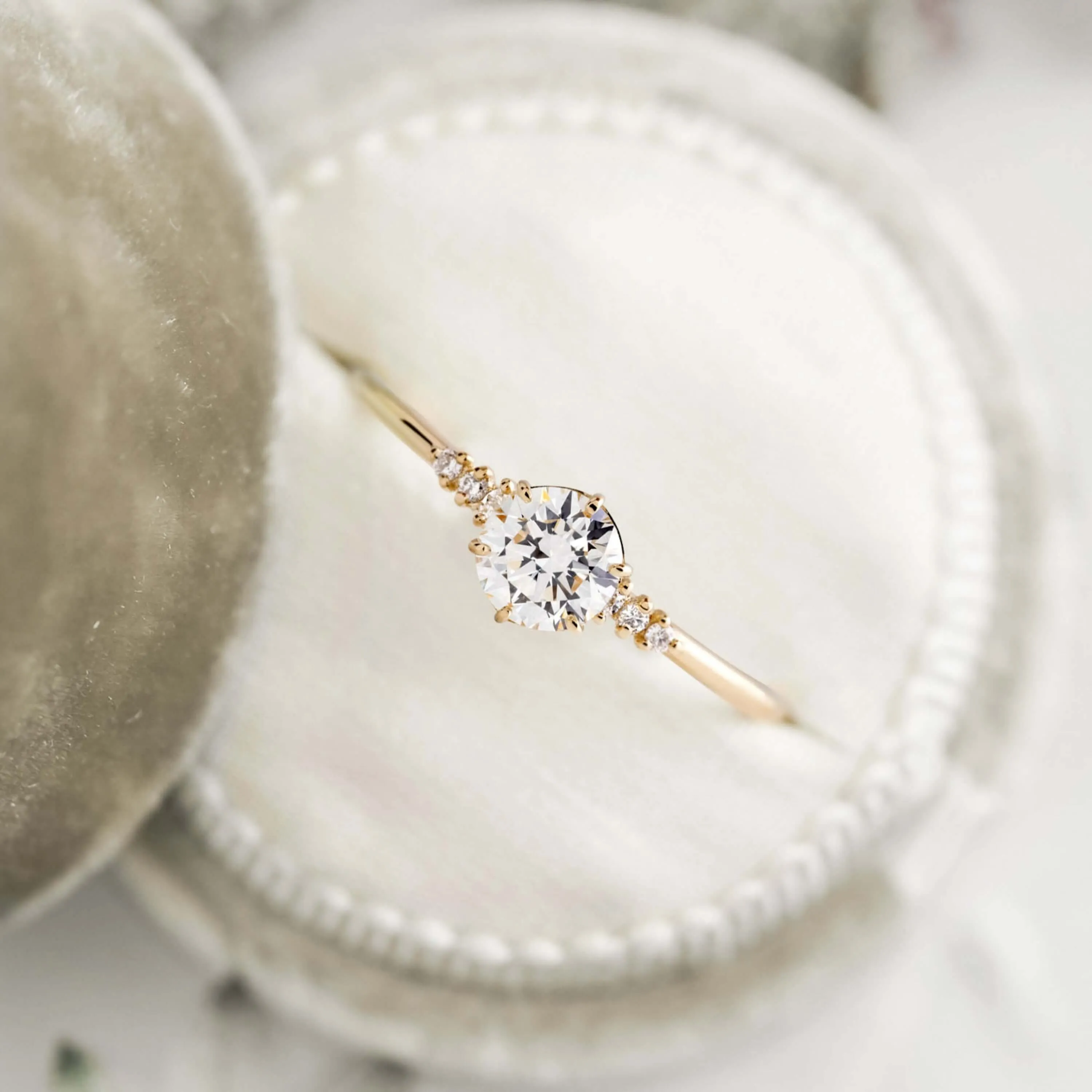 Poppy Seed Ring, Round Cut