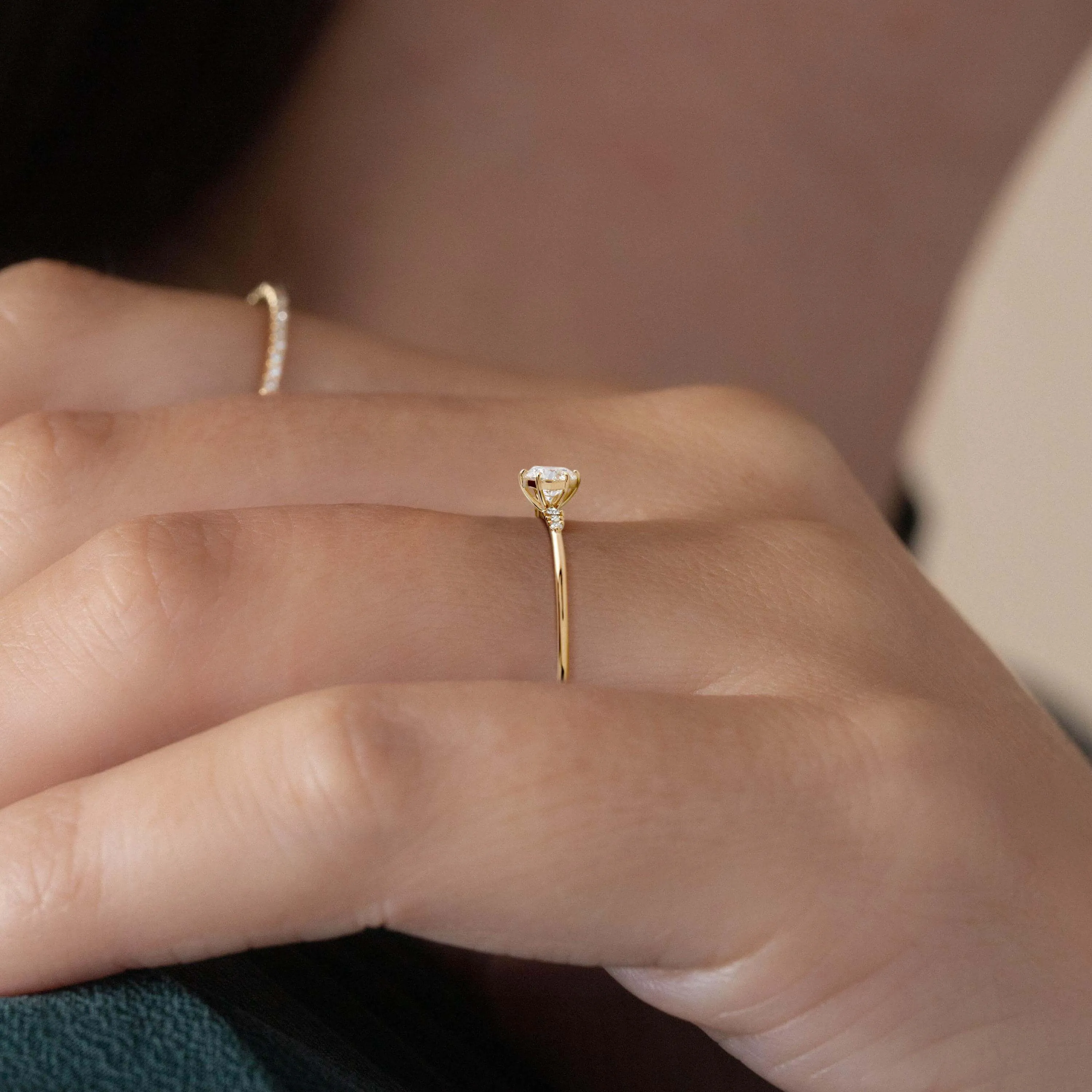Poppy Seed Ring, Round Cut