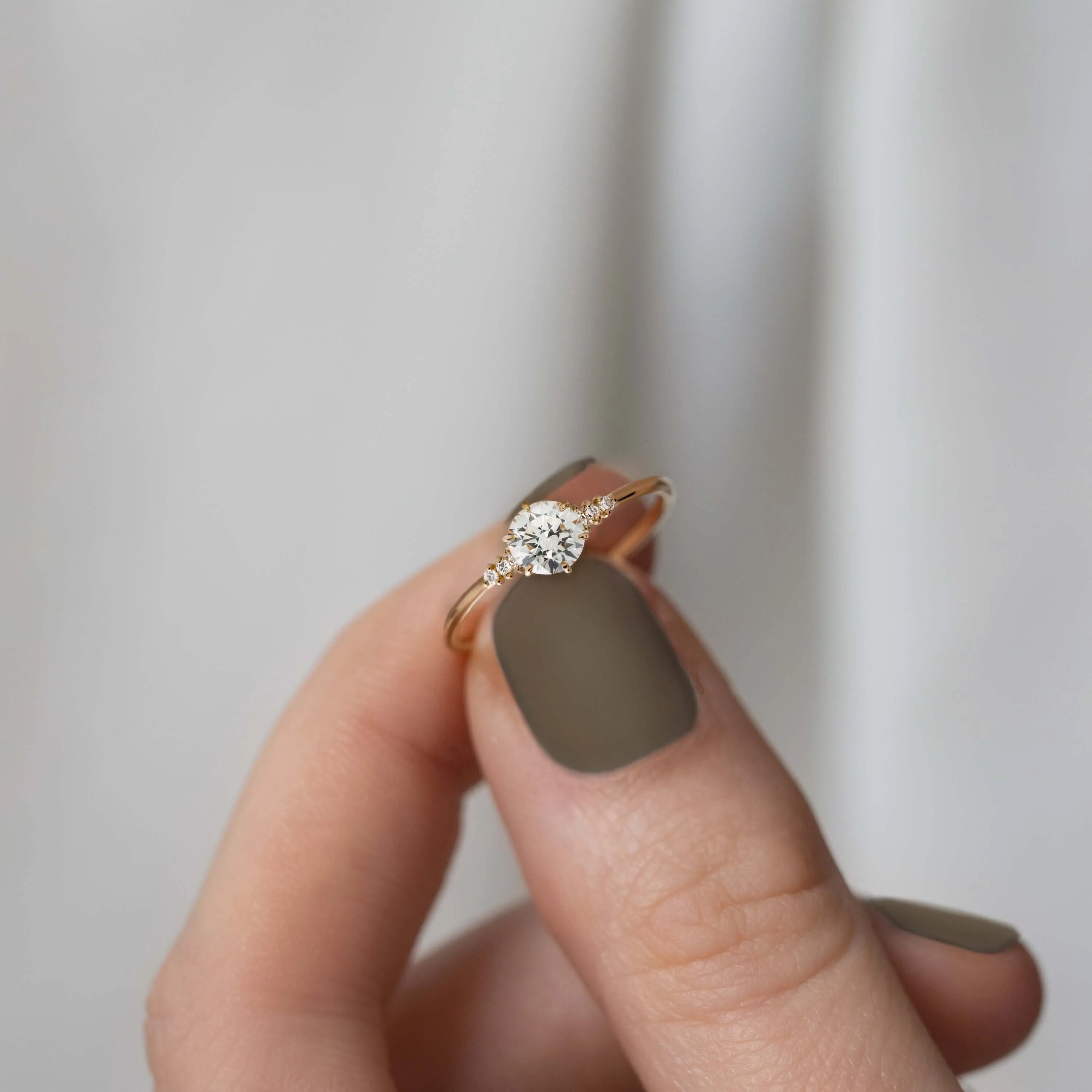Poppy Seed Ring, Round Cut
