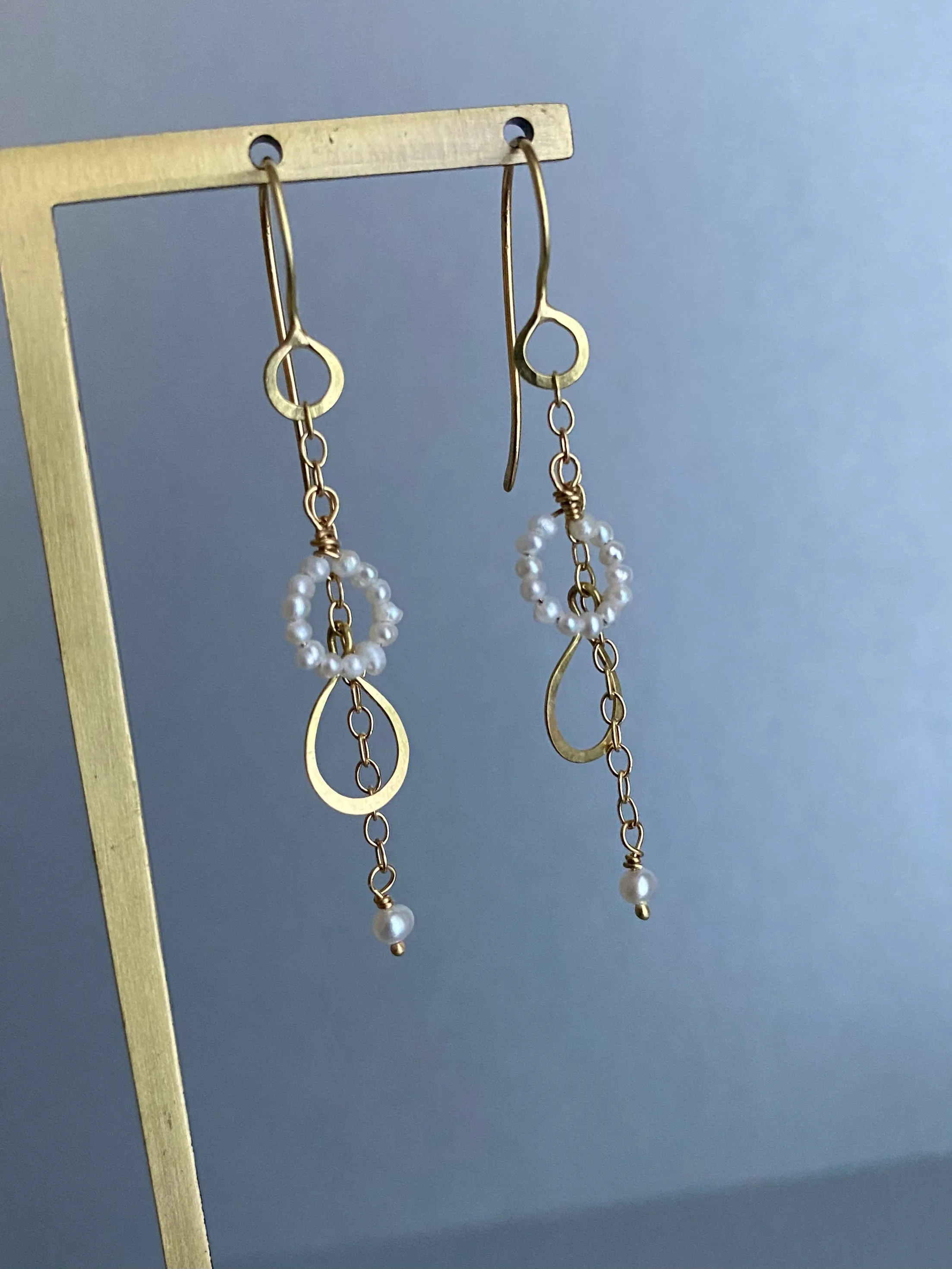The Short Pearl Circle & Petal Drop Earring, 18k Gold