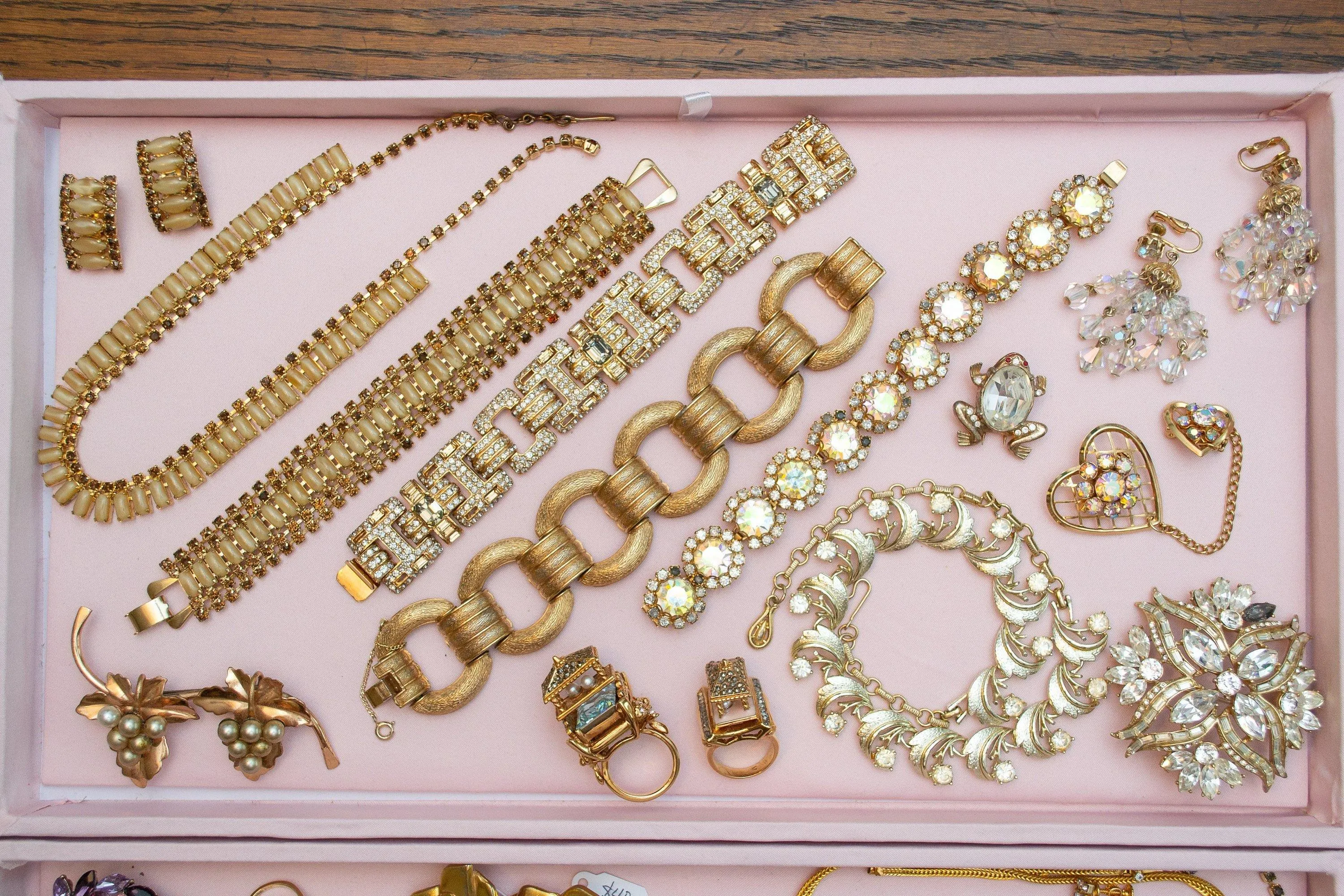 Vintage 1960s Gold Swirl Link Necklace with Rhinestones