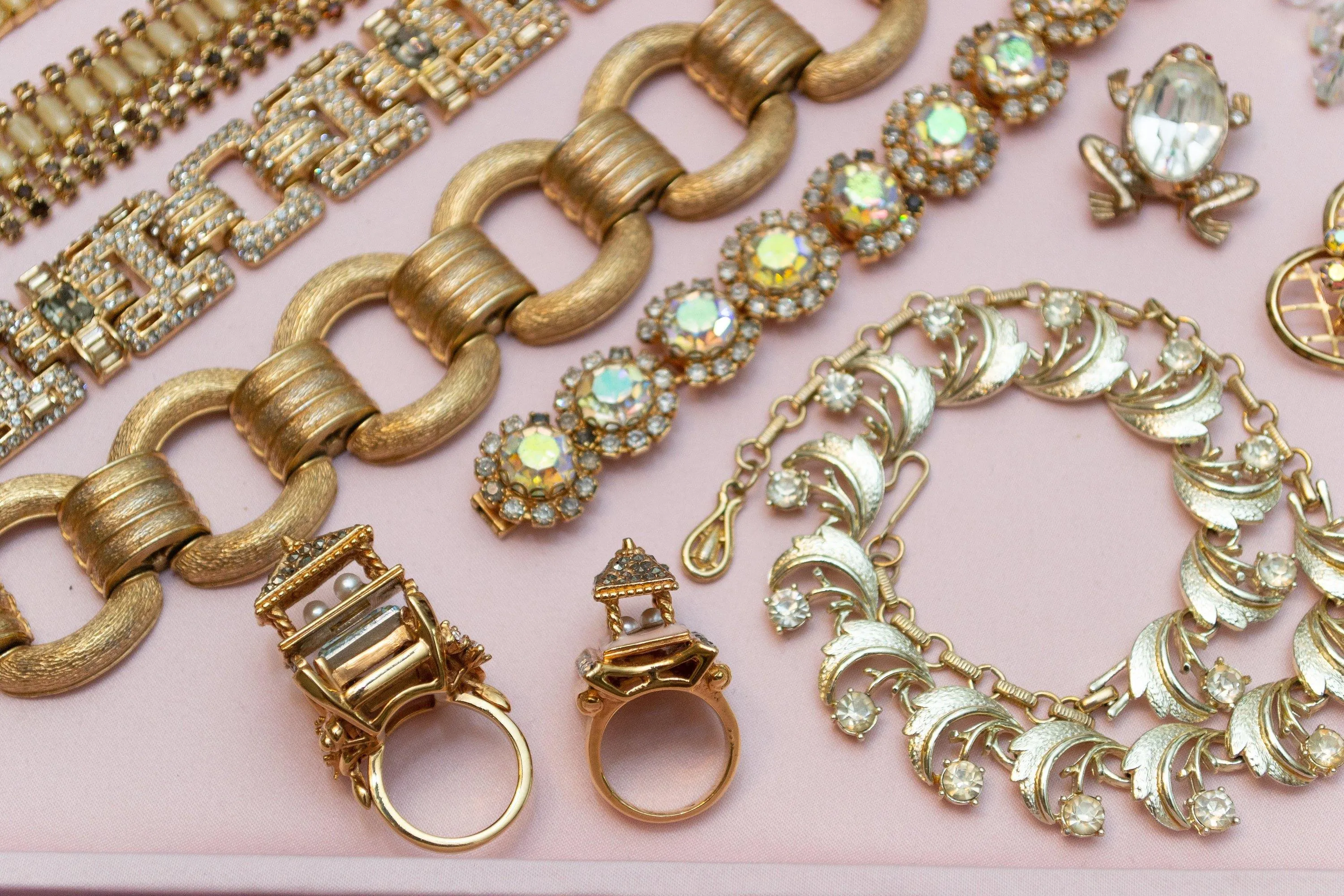 Vintage 1960s Gold Swirl Link Necklace with Rhinestones
